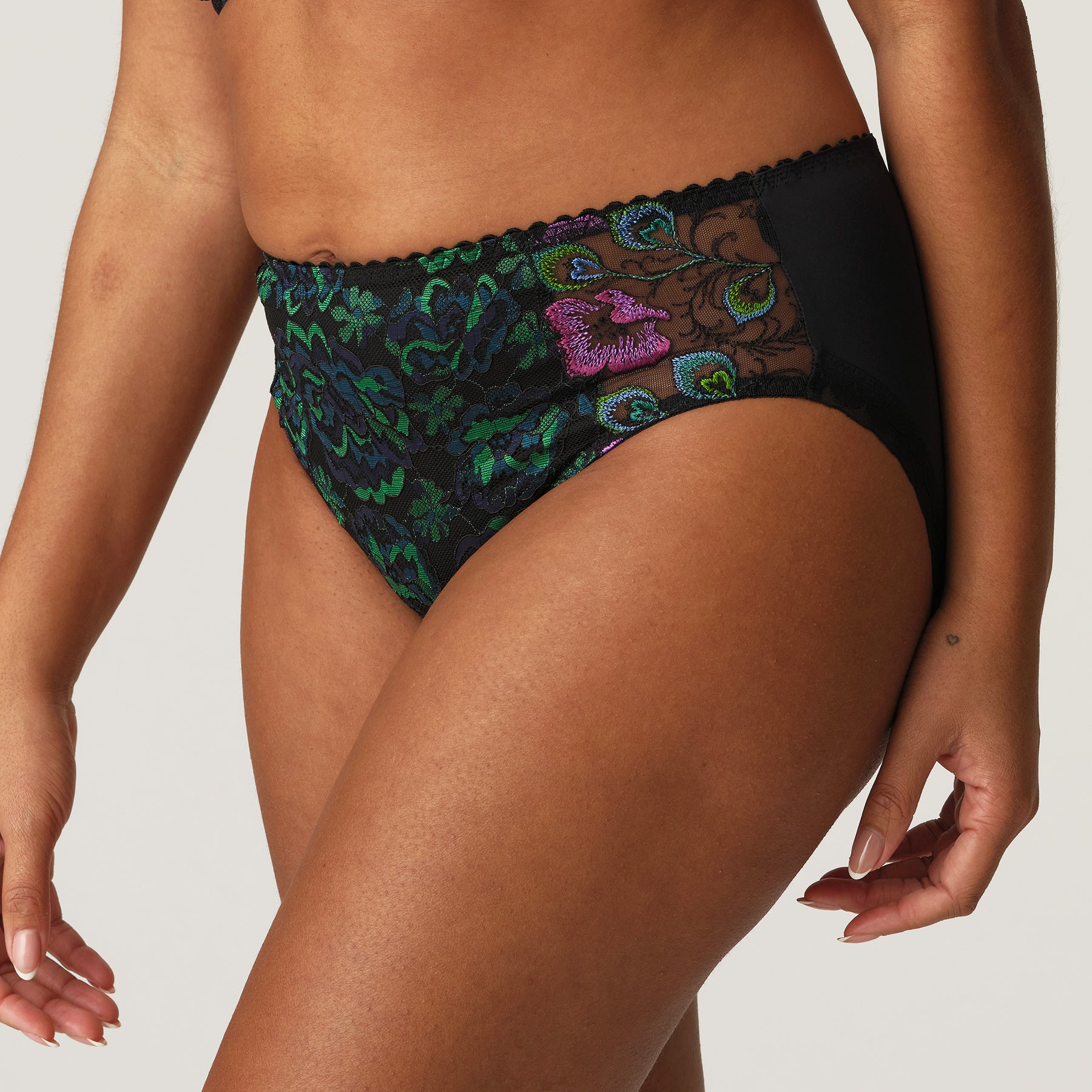 PrimaDonna San Angel Full Brief