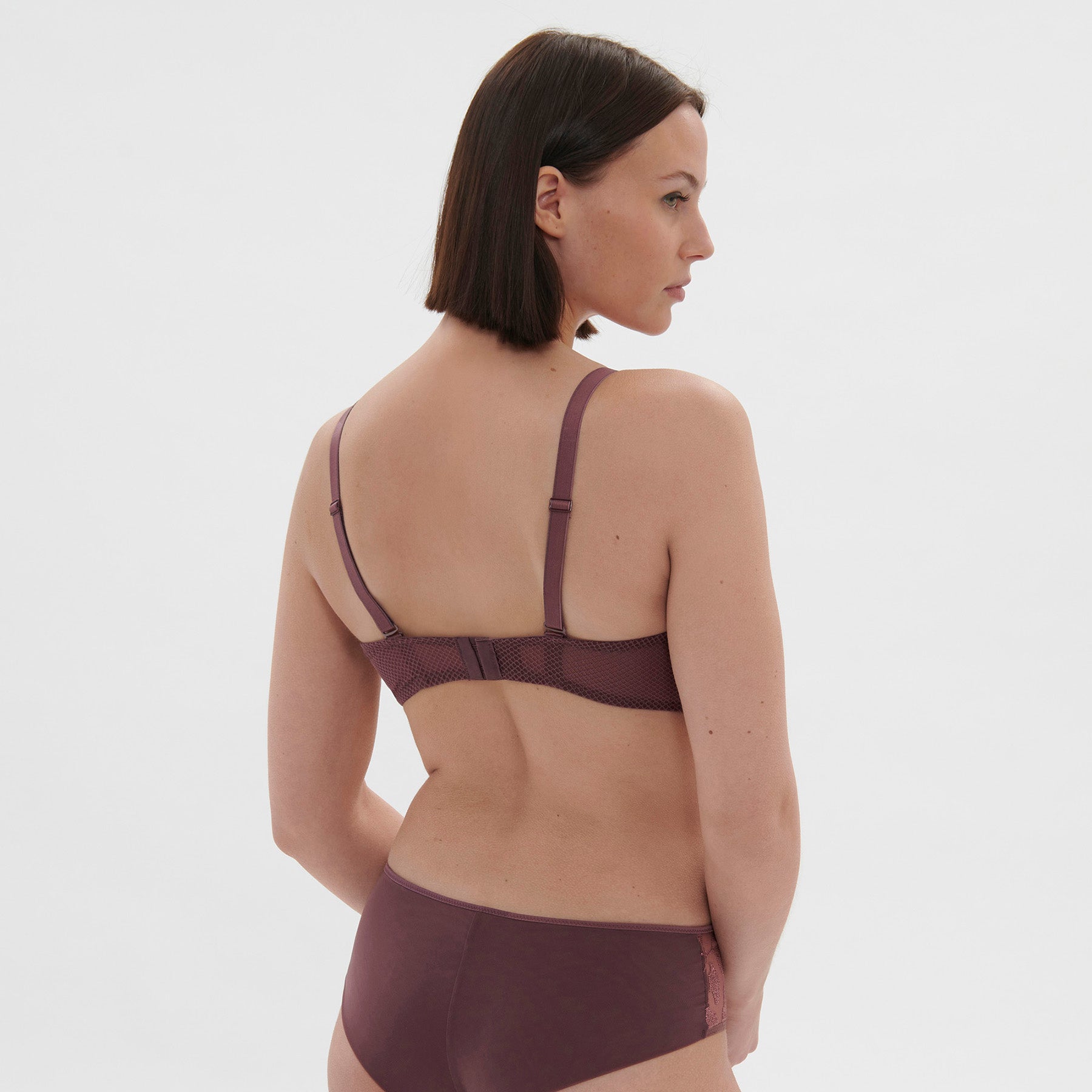 Plunge tulle and mesh bra with embroidered details in burgundy purple byzantine. Rear view on full-figured model.